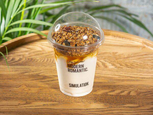 Surf Coffee - Йогурт с гранолой и бананом