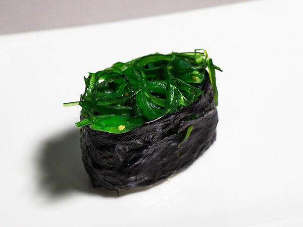 Tai bai - Гункан с чукой