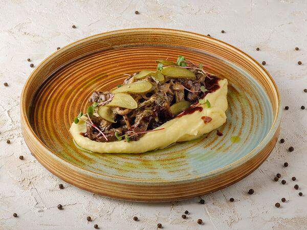 Гранат - Бефстроганов с вешенками и соусом мадера