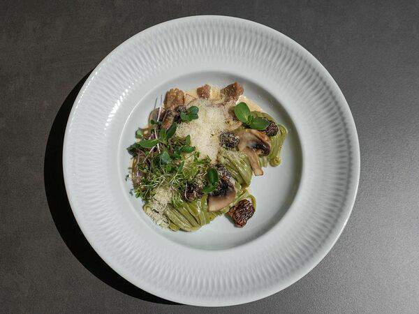 Forno rosso - Паста с бедром индейки, шампиньонами, сморчками в сливочном соусе