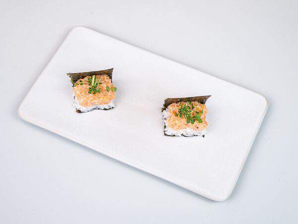 Мечты - Хенде ролл с лососем в сливочном муссе с кимчи