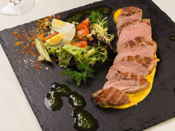 На высоте - Свиная вырезка с соусом карри