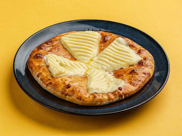 Баши Грузинское Бистро - Хачапури по-мегрельски с двойным сыром