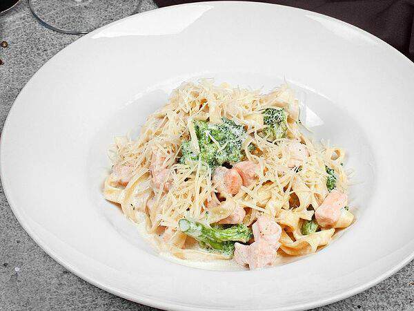 #megapolisbar People's - Фетучини с лососем