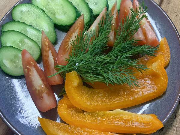 Пекаридзе - Тарелка свежих овощей к шашлычку