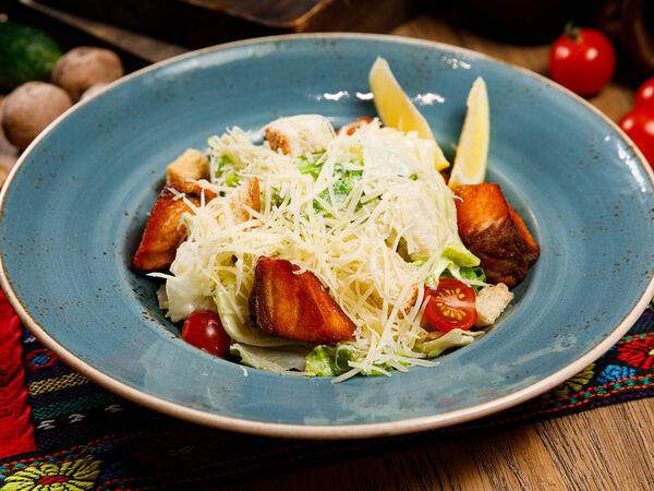 Мангал & гриль - Цезарь с семгой гриль