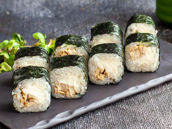 Большие Тарелки - Ролл с Курицей и Нежным сыром