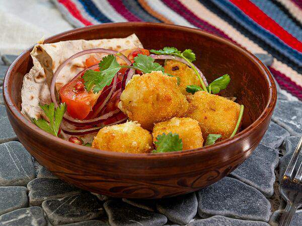 Грузина Мама - Жареный сулугуни с салатом из помидоров