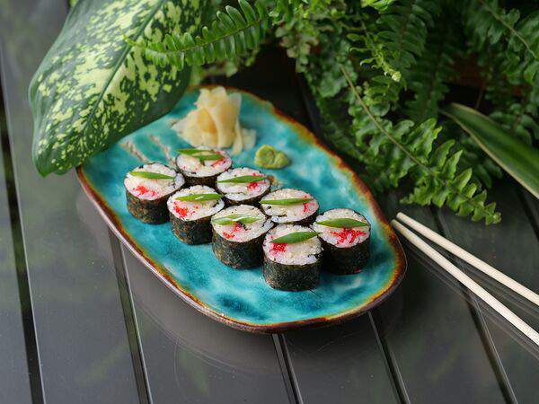 Dong po - Хэнд-ролл с морским гребешком и икрой летучей рыбы