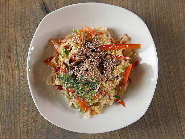 Hofo - Теплый салат с говяжьей вырезкой