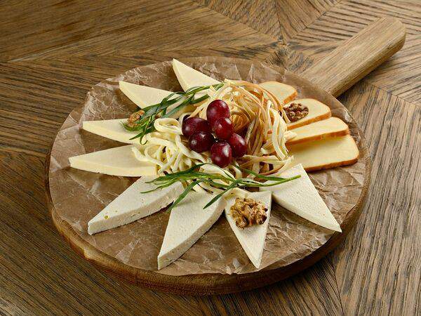 Вавилон - Сырное плато из местных сыров