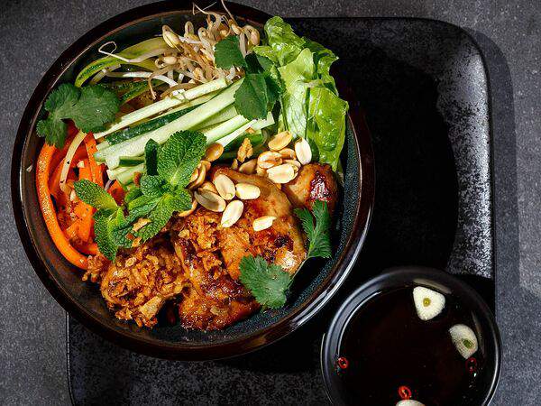 Меконг - Вьетнамский теплый салат бун га