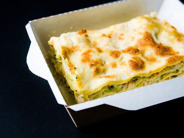 Street Market Food&Coffee - Лазанья с брокколи, индейкой и сырным соусом