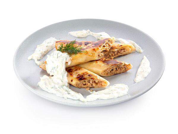 Брикас литовская кухня - Блины с мясом и моцареллой