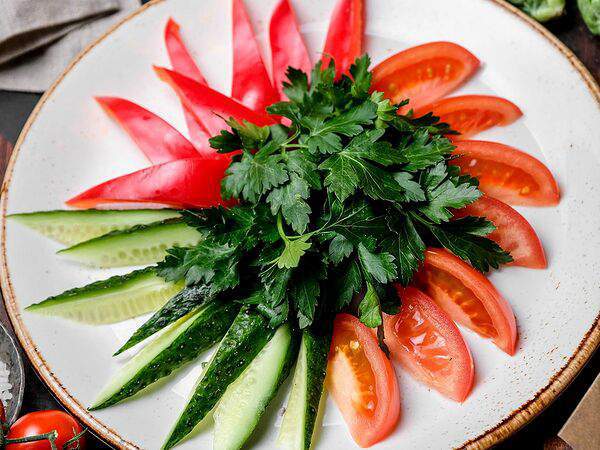 Бакладжан - Свежие овощи с ароматной зеленью