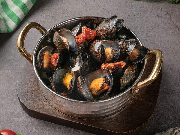 Caffe47 - Мидии, томленные с вялеными томатами