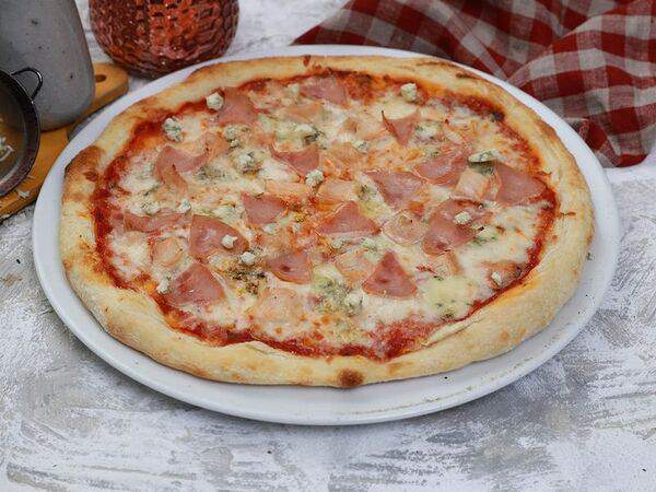 Япона мама - Пицца Дорблю с ветчиной и курицей