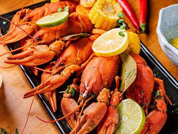 Гости рестопаб - Вареные с картофелем, кукурузой и морковью