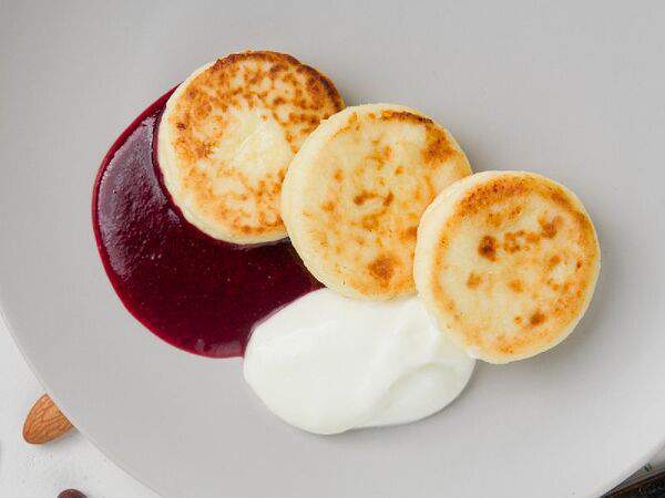 Urban Eda - Сырники с кремом из йогурта