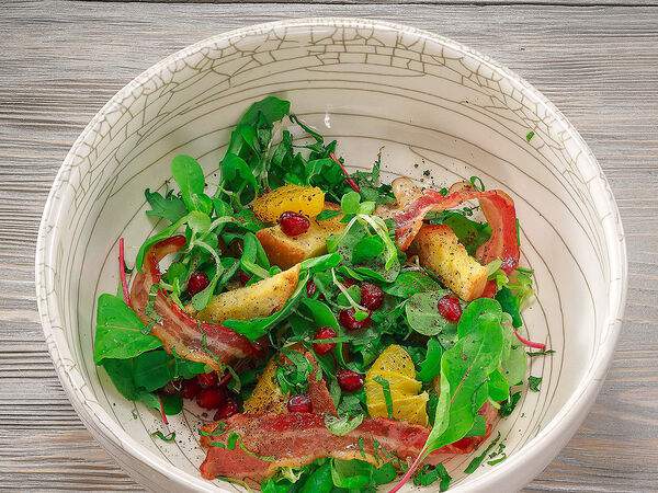 Ресторан-пивоварня Башня - Салат с карамельным беконом