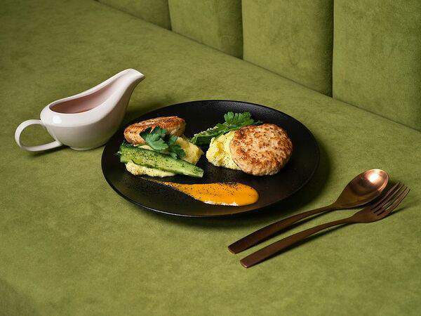 Roots - Куриные котлеты с картофельным пюре