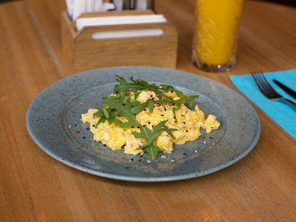 Coffee Cake - Скрэмбл из трех яиц