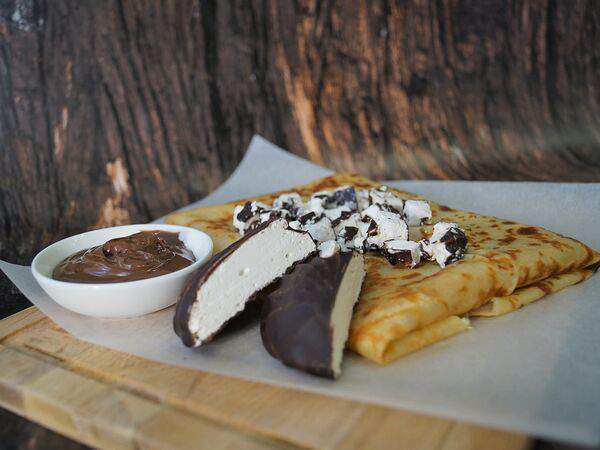 Кафе Блинная масленица - Блин с зефиром в шоколаде