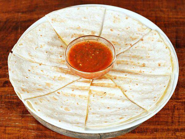 Underground - Кесадилья с сыром и соусом