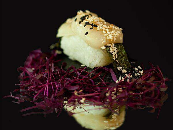 Pelican - Суши - нигири с морским гребешком