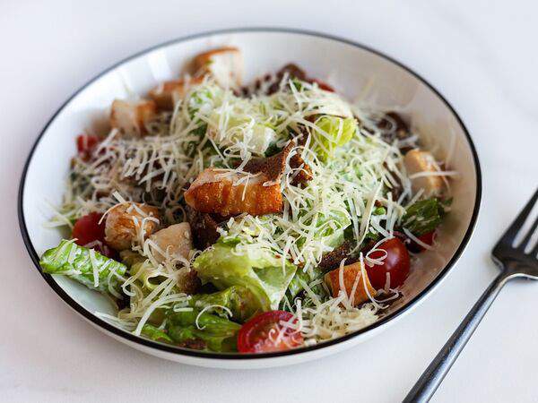 Mogu - Салат Цезарь с курицей