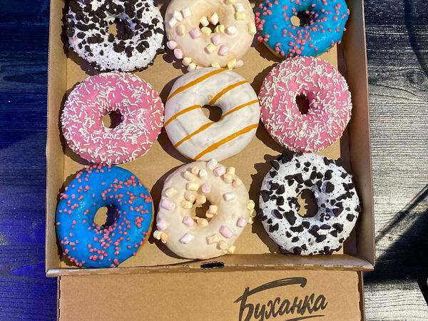 Пекарня Буханка - Набор из 9 разных пончиков в подарок