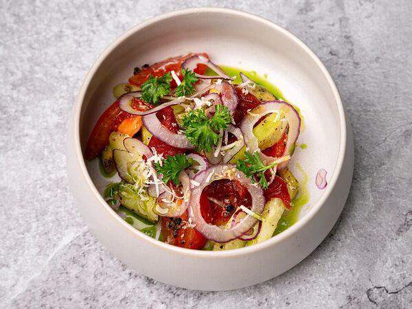 Red wall - Узбекские томаты, свежие огурцы, авокадо и черный трюфель