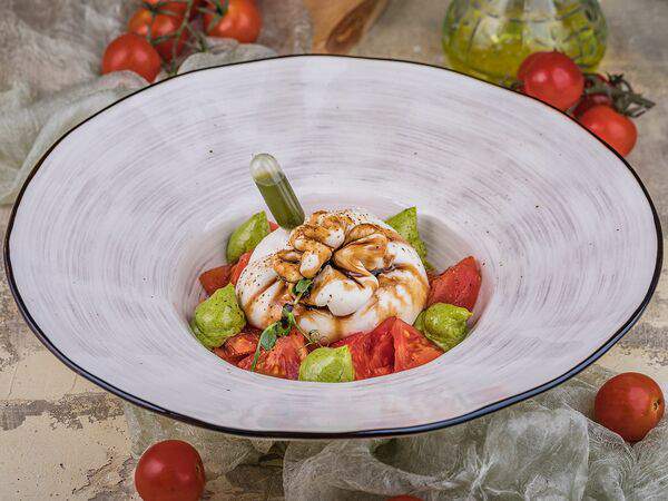 Jesstaurant - Буррата с томатами и пудрой из свеклы