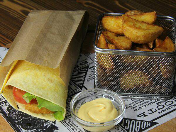 Шашлычный Двор - Ролл Цезарь и деревенская картошка