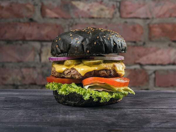 Coffee Boom - Блэк бургер с говяжьей котлетой