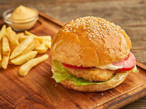 Luna lounge - Чикенбургер с картофелем фри