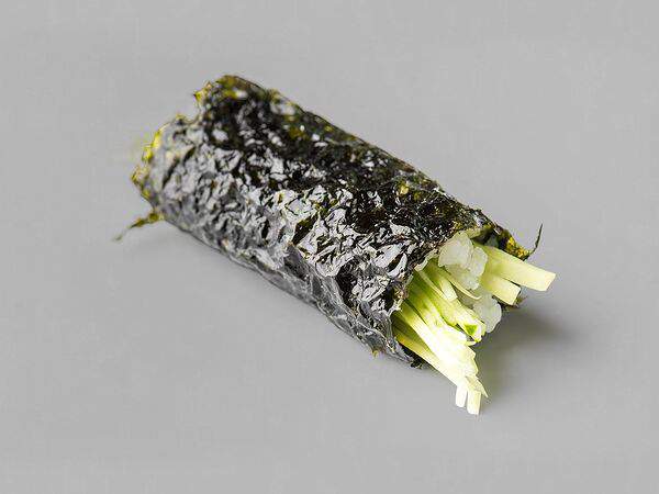 Luckee Yu - Hand rolls с огурцом