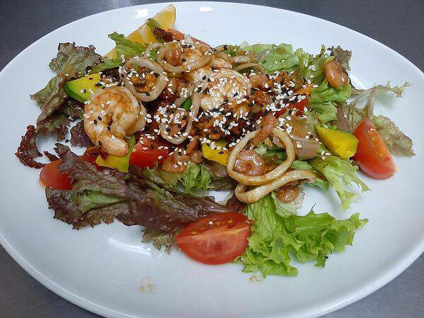 Вок кафе - Салат с морепродуктами Wok