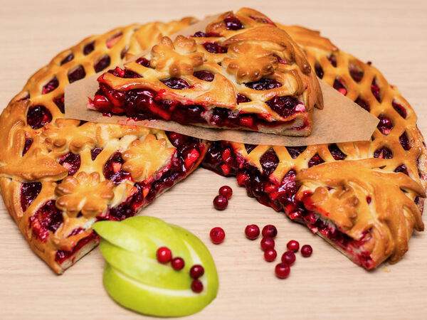 Яблочный пирог - Пирог с яблоками и брусникой