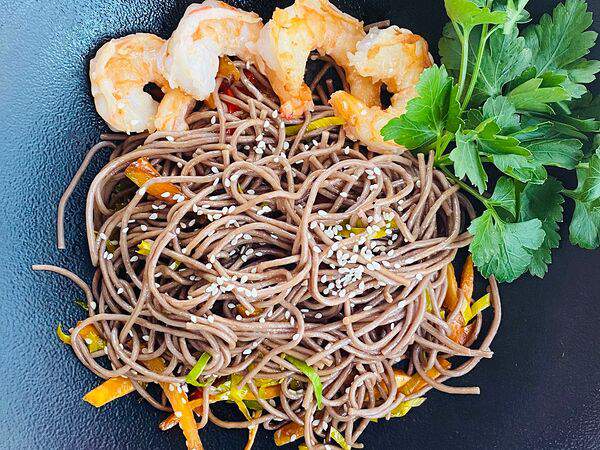 Ibis Kitchen - Лапша Соба по-тайски с креветками