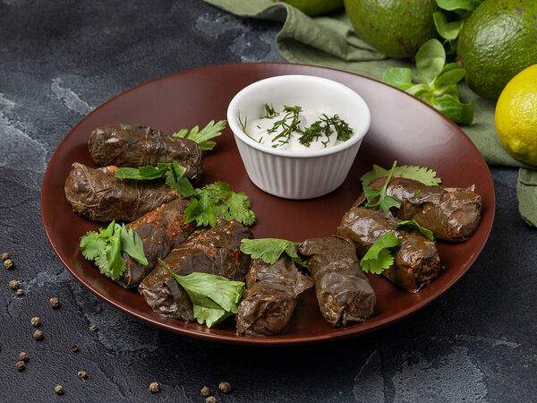 ЛамадJO - Долма с соусом мацони и чесноком