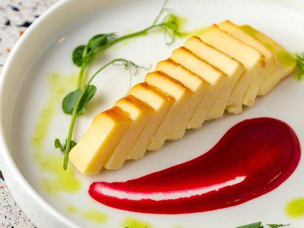 Matamata - Копченый сыр сулугуни с ягодным соусом