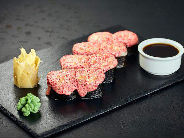 Маэстро суши - Ролл запеченный с угрем