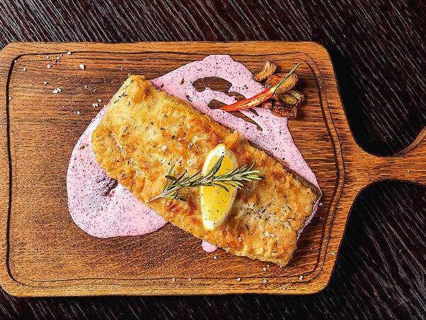 Harat's Irish Pub - Стейк сома на гриле