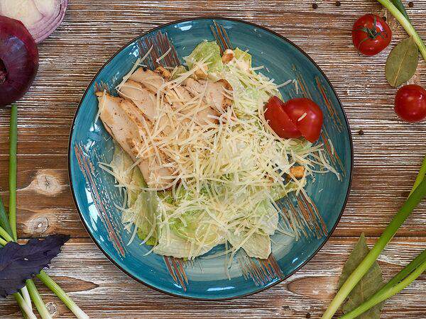 Saperavi - Салат Цезарь с курицей