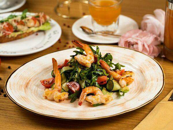 Theo - Салат Сан-Дени с креветками и авокадо