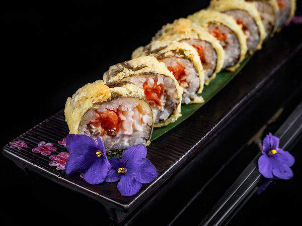 Loona Food - Теплый ролл Якудза