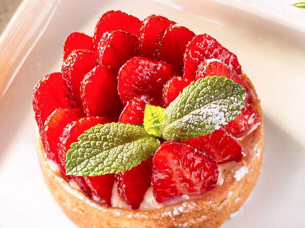 Урюк - Корзинка с клубникой