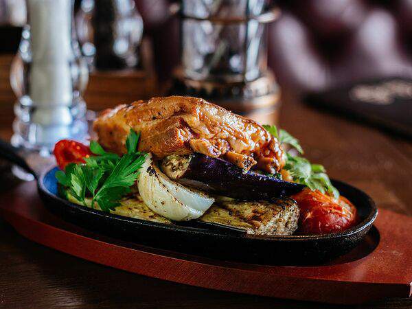 Pub Steak-house Oldham - Свиные ребра Барбекю с овощами гриль