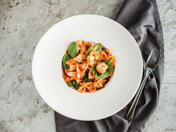 Vitae Healthy Food - Фарфалле в томатном соусе с креветками